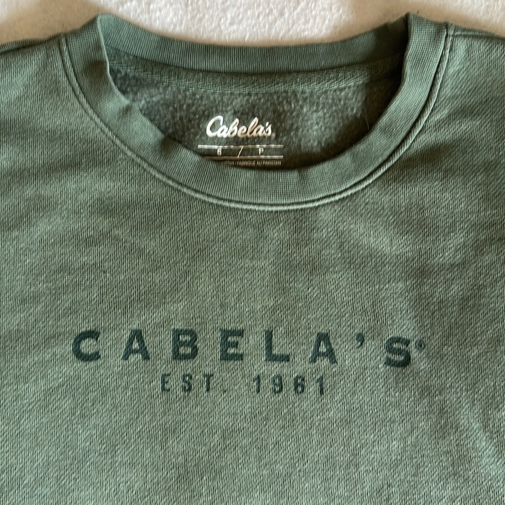 CABELA LOGO CREWNECK WOMANS SWEATSHIRT SPLIT HEM FLEECE INSIDE GREEN SZ SM